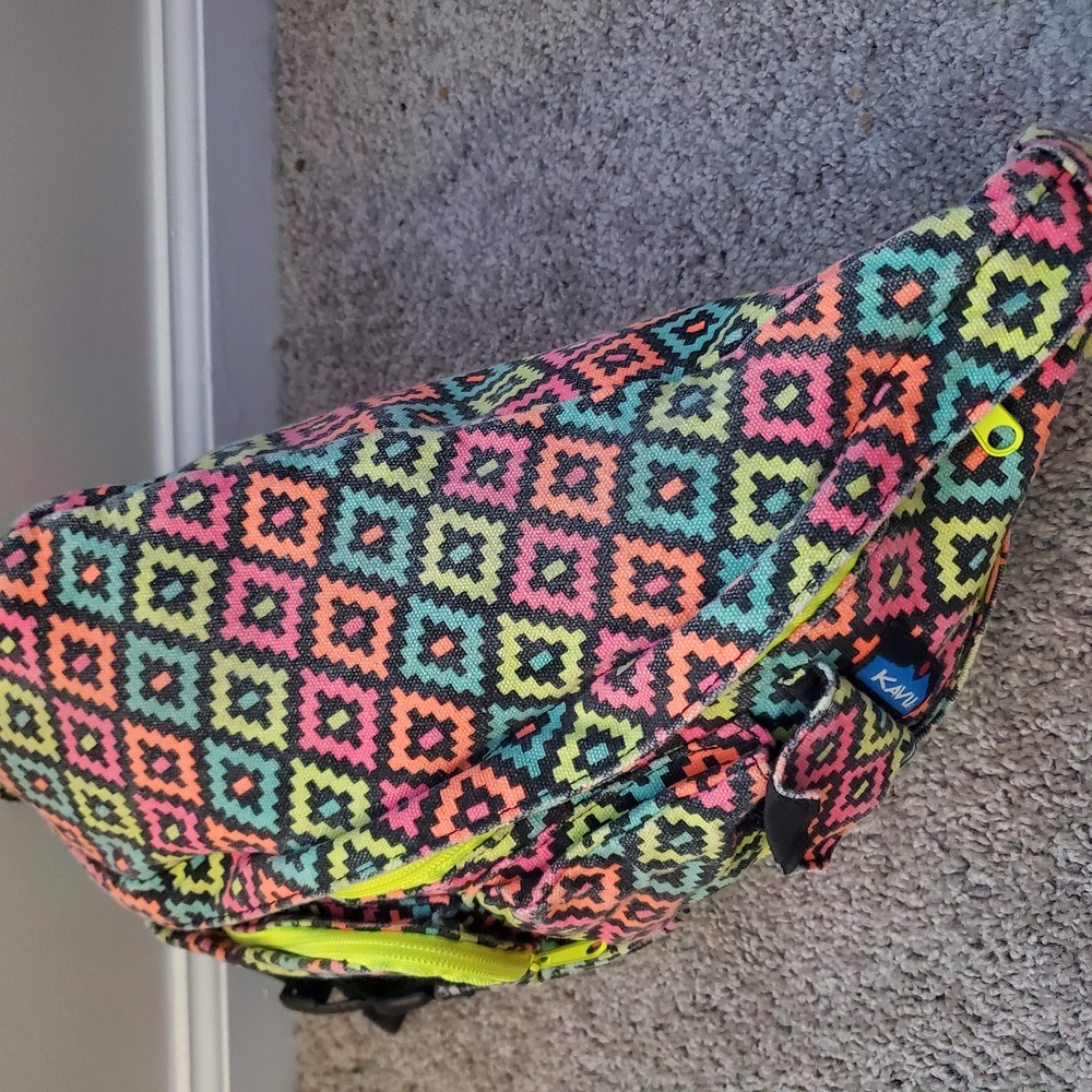 Kavu 80s Style Multicolor Patterned Rope Bag Backpack - Picture 7 of 9